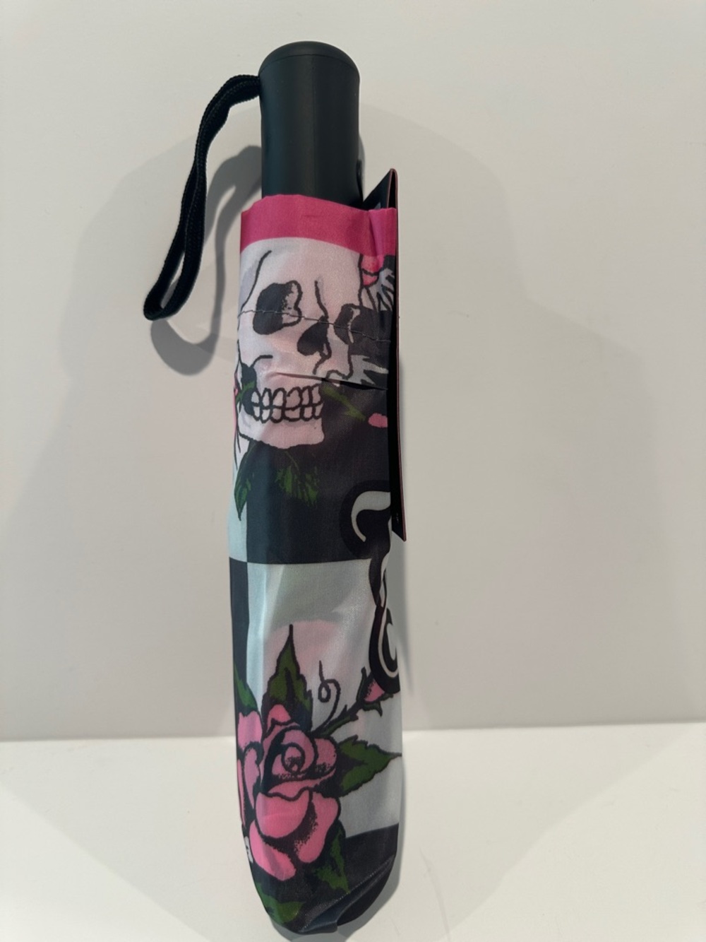 NWT Ed Hardy Pink & Black Umbrella with auto open/closr, rubber handle & compact